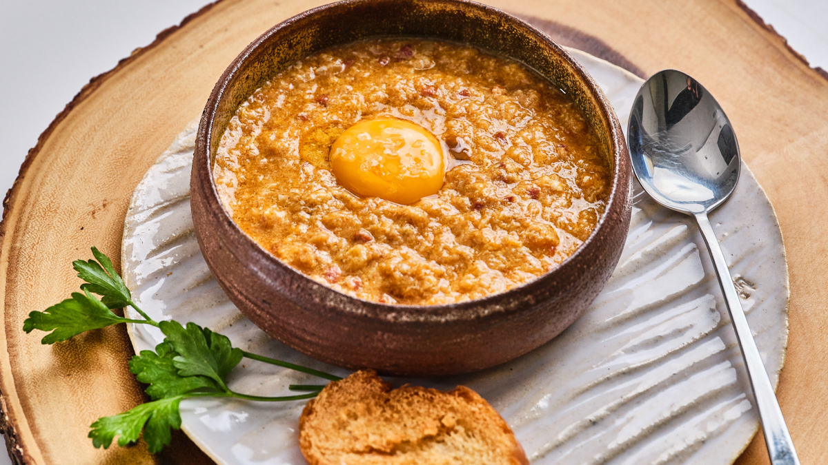 Una castiza sopa de ajo-image