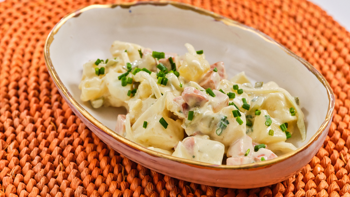 Una ensalada alemana de patata y huevo duro que es un triunfo seguro-image