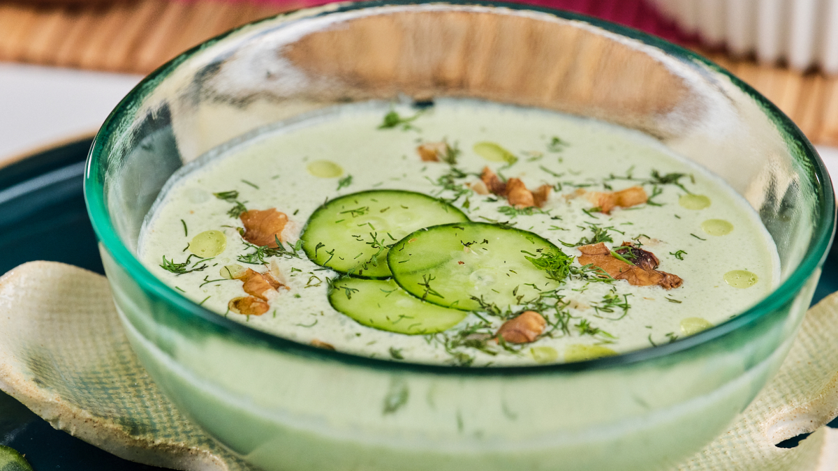 La refrescante crema fría de pepino-image