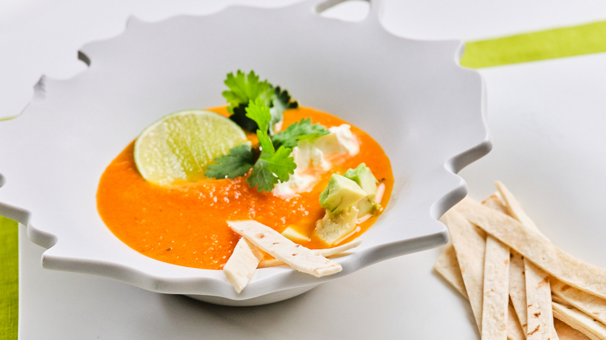 Una sopa de tomate al estilo azteca para romper la rutina-image