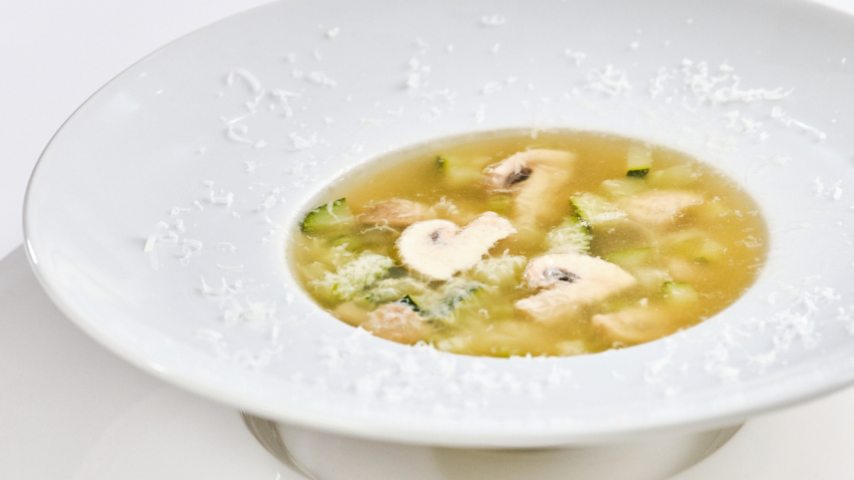 Una sopa de verduras con lenteja roja muy reconfortante