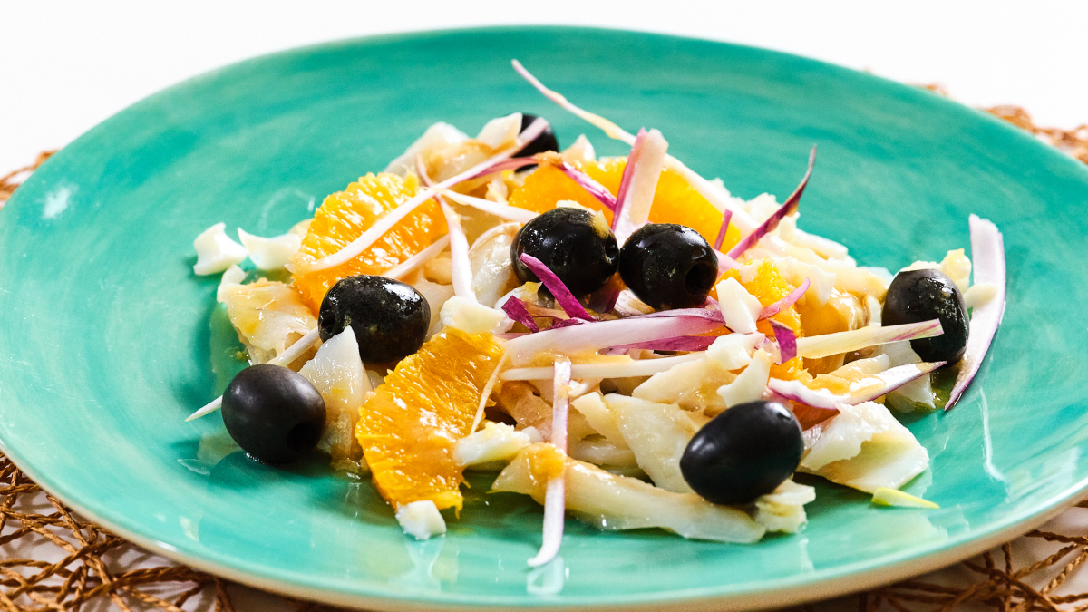 Una ensalada de naranja y bacalao para comer con ganas-image