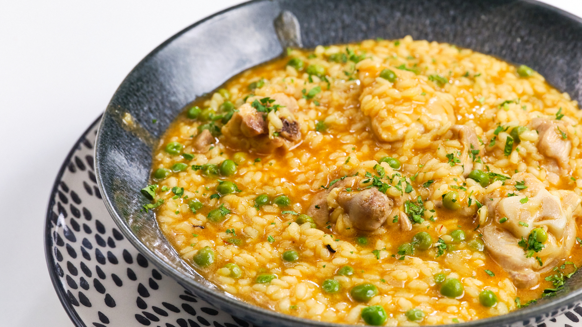 Arroz con pollo en su versión más jugosa y caldosa