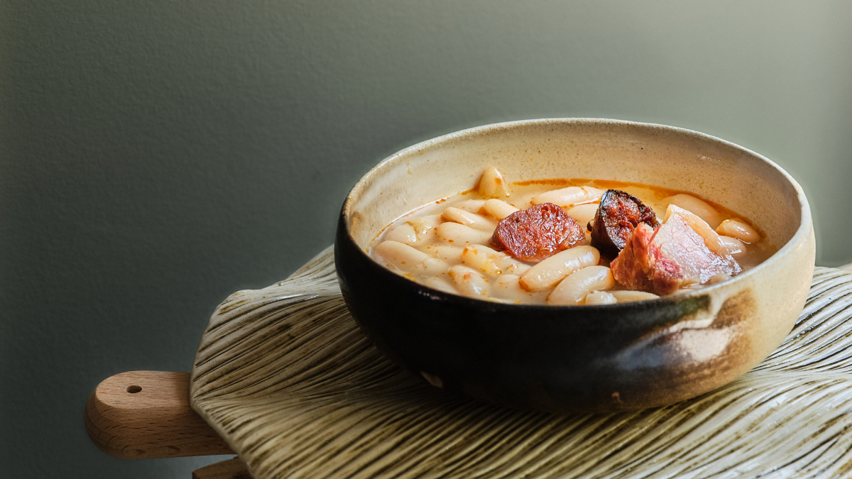 Una fabada asturiana hecha a fuego lento