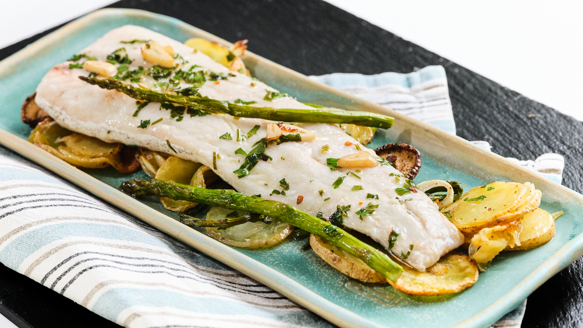 Lomo de merluza al horno: un plato que siempre resulta delicioso