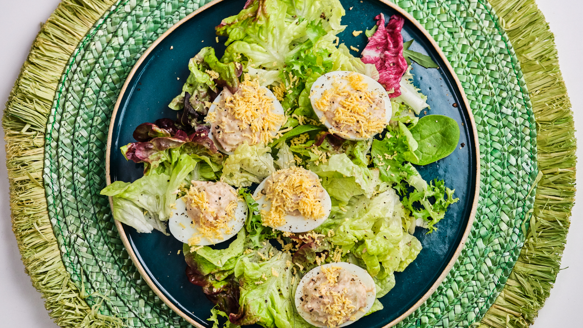 Unos huevos rellenos para romper la rutina