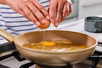 Freír los huevos
