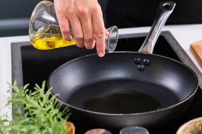 Calentar una sartén con un poco de aceite de oliva