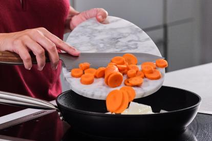 Añadir la zanahoria a la sartén
