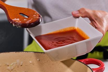 Por último, añadir la salsa de tomate