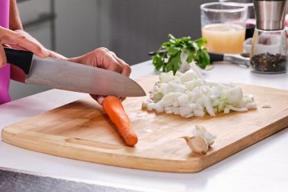 Pelar y cortar la zanahoria