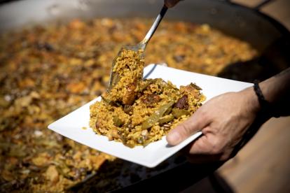 Alquería de Pablo Boronat, que cocina paella valenciana.