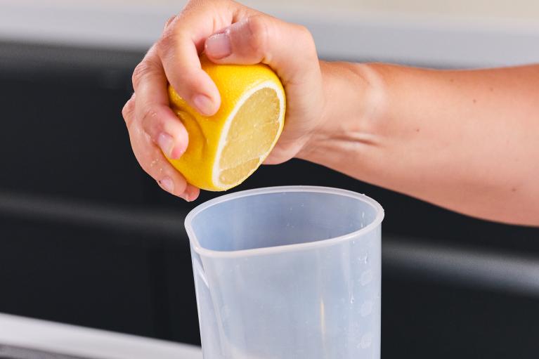 Añadir unas gotas de zumo de limón