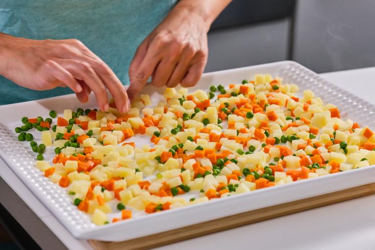 Extender las verduras para que se sequen bien mientras se enfrían